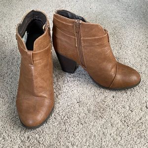 American Eagle brown zip up ankle boots